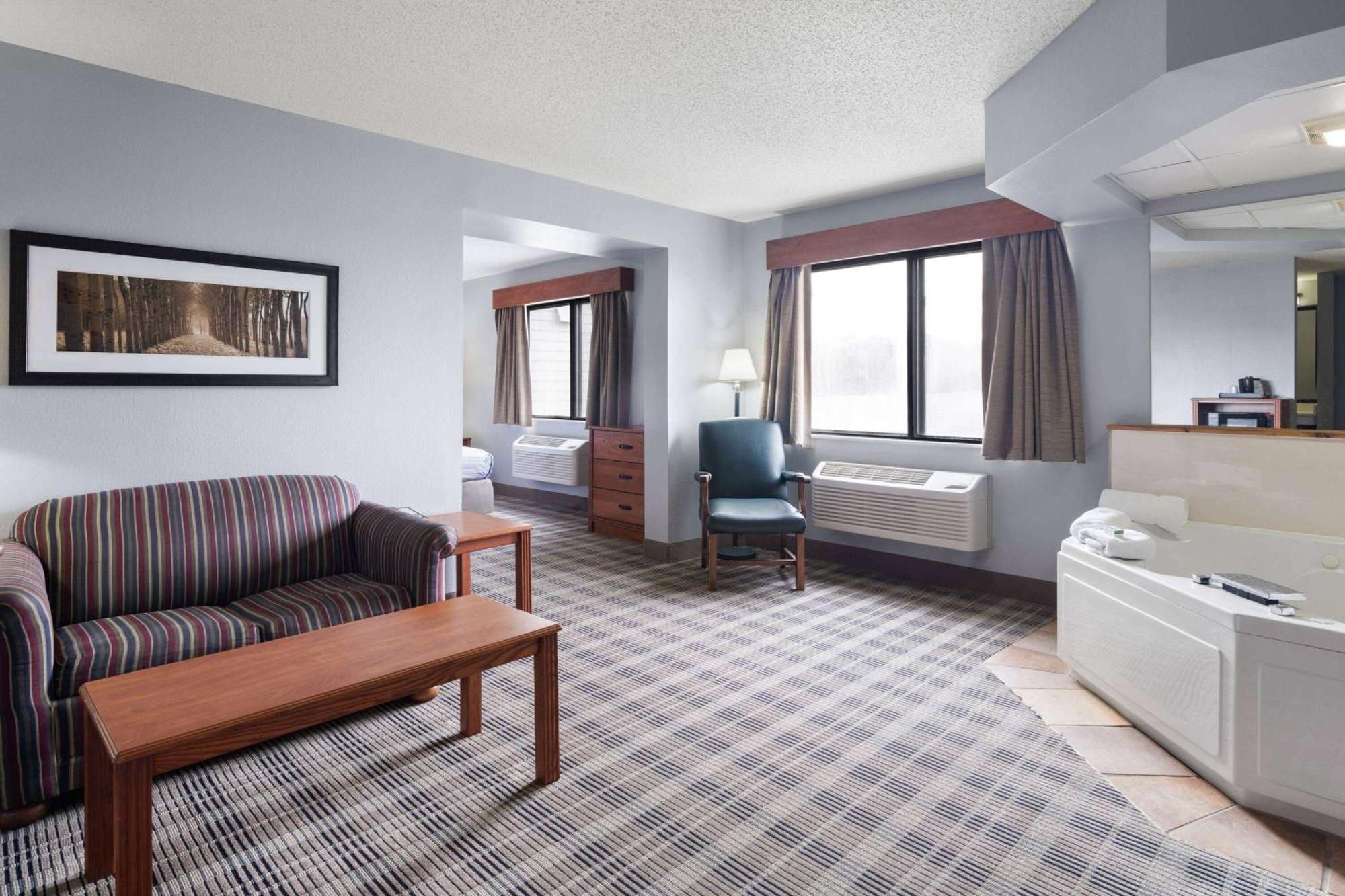 Americinn By Wyndham Stuart Exterior photo